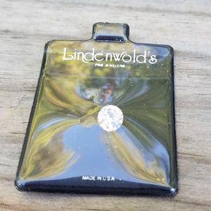 Lindenwold's Fine Jewelry Diamond like stone